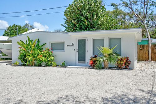 32 Pirates Dr, Key Largo, FL, 33037-2320 | Card Image