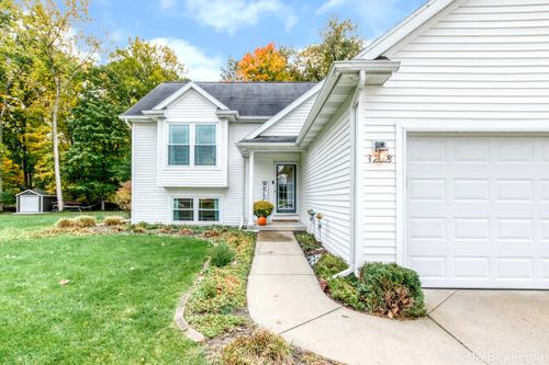 3238 Cassandra St, Walker, MI, 49534-3677 | Card Image