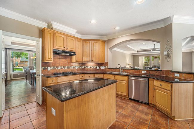 Full view of this fabulous kitchen! | Image 14