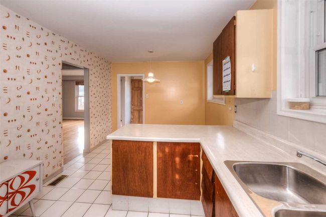 20 Lamella Rd, House other with 3 bedrooms, 2 bathrooms and 5 parking in Etobicoke ON | Image 14