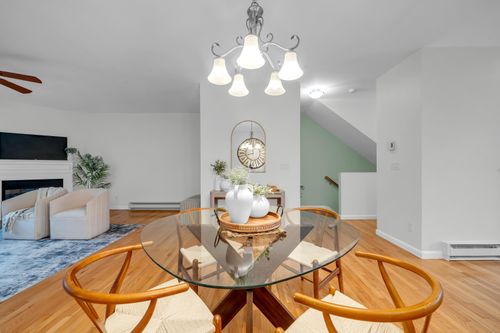 17-131 Court St, Exeter, NH, 03833-2635 | Card Image