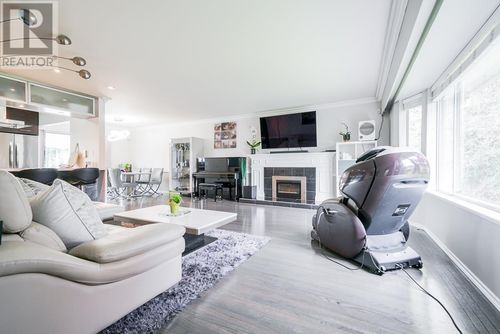 6025 Dickens St, Burnaby, BC, V5H1W6 | Card Image