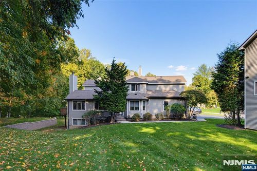 11 Lakeview Dr, Old Tappan, NJ, 07675-7072 | Card Image