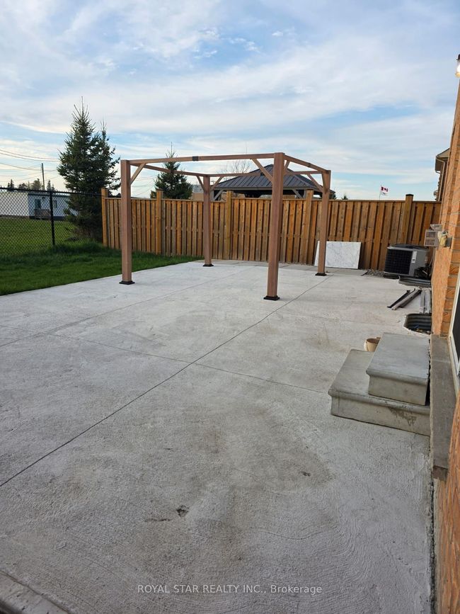 146 Newhouse Blvd, House other with 8 bedrooms, 5 bathrooms and 4 parking in Caledon ON | Image 7