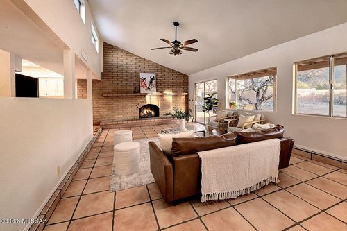 5620 N Barrasca Ave, Tucson, AZ, 85750-1328 | Card Image