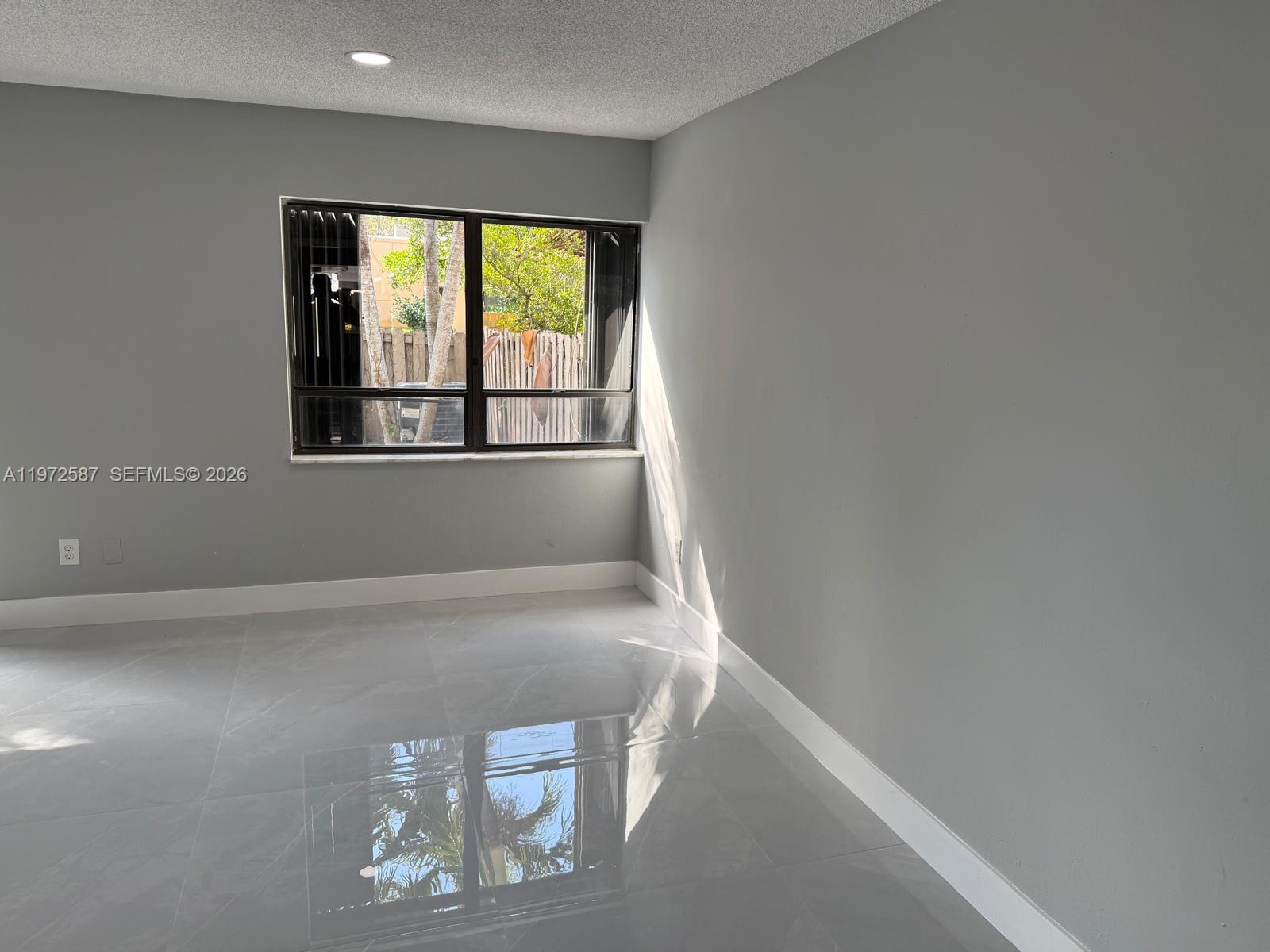 Residential Lease in Hollywood 2