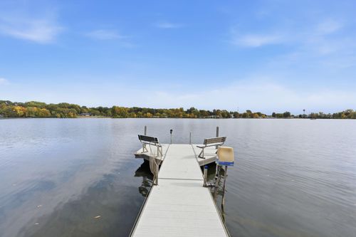 307-329 Geneva Ave N, Oakdale, MN, 55128-6415 | Card Image