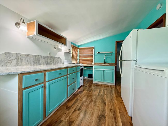 Unfurnished room with vaulted ceiling | Image 7
