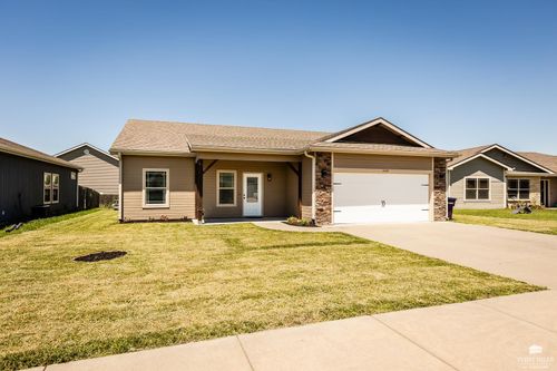 3324 Half Full Dr, Manhattan, KS, 66502-6385 | Card Image