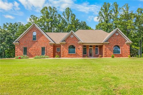 1080 Nauvoo Ridge Dr, Tobaccoville, NC, 27050-9182 | Card Image