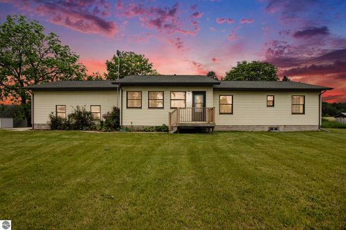 1520 Kuehn Rd, Sterling, MI, 48659-9707 | Card Image