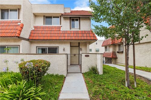 4-17955 River Cir, Canyon Country, CA, 91387 | Card Image