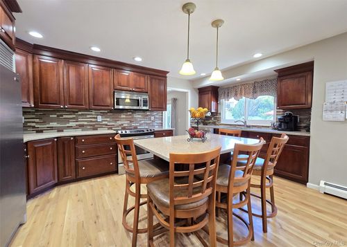 71 Mary Ave, Ronkonkoma, NY, 11779-5760 | Card Image