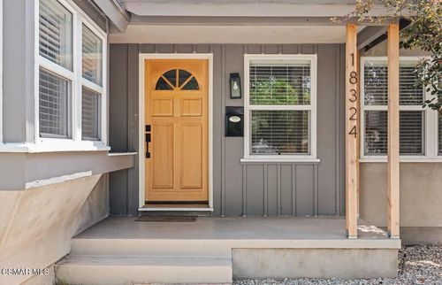 18324 Erwin St, Tarzana, CA, 91335-7026 | Card Image