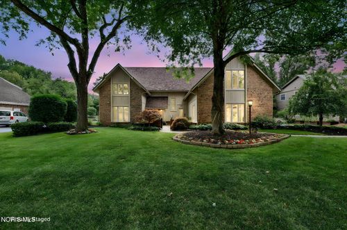 5303 Spring Creek Ln, Sylvania, OH, 43560-1317 | Card Image
