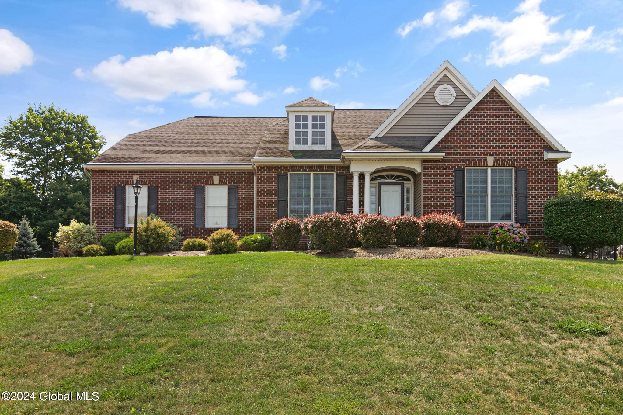 Wallbrook Ct, Cohoes, NY 12047