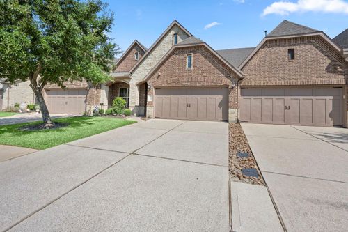 9026 Centennial Dr, Conroe, TX, 77384-3638 | Card Image