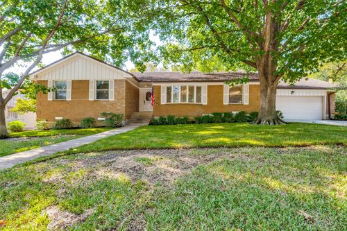 3005 Coronado St, Irving, TX, 75062-4677 | Card Image