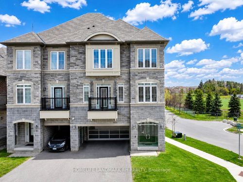 11 Lorne Glen St, Markham, ON, L6C0Z4 | Card Image