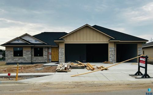 2409 S Red Oak Ave, Sioux Falls, SD, 57110-7156 | Card Image