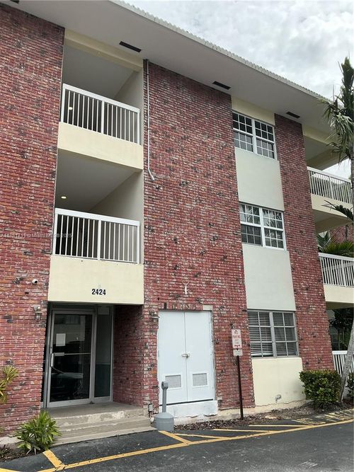 apt-111b-2424 Se 17th St, Fort Lauderdale, FL, 33316-3123 | Card Image