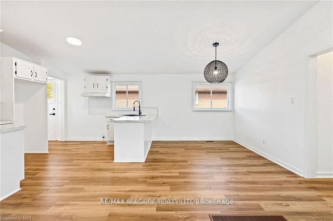 7422 Dorchester Rd, House other with 4 bedrooms, 2 bathrooms and 3 parking in Niagara Falls ON | Image 10