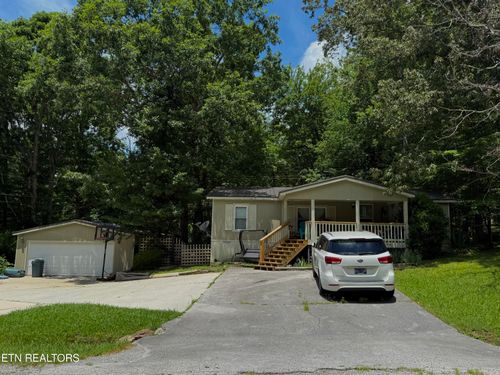 247 Dartmoor Dr, Crossville, TN, 38558-6215 | Card Image