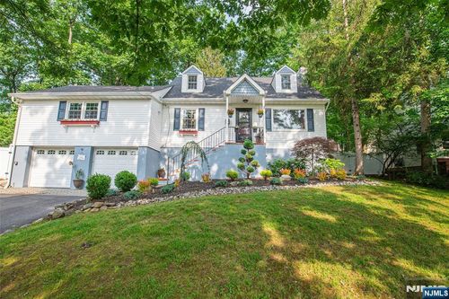 40 Lake Dr, Wayne, NJ, 07470-4325 | Card Image