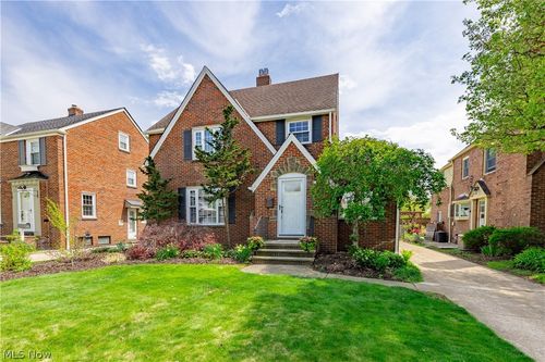 21130 Edgecliff Dr, Euclid, OH, 44123-1033 | Card Image