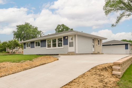 1518656 Marshall Dr, Menomonee Falls, WI, 53051 | Card Image