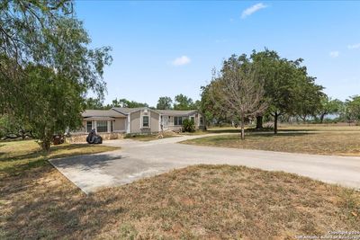 10653 S Foster Road, House other with 3 bedrooms, 2 bathrooms and null parking in San Antonio TX | Image 2