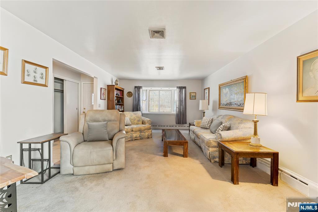Residential in Par-troy Hills Twp. 2