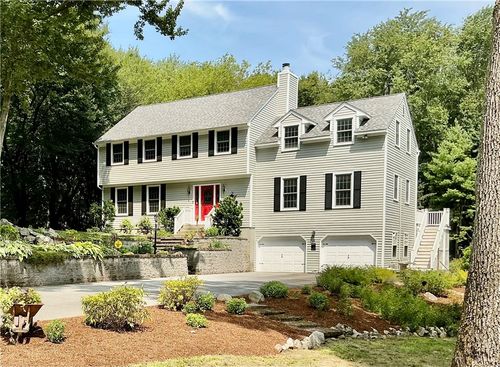 15 Ezechiel Carre Rd, East Greenwich, RI, 02818-1552 | Card Image