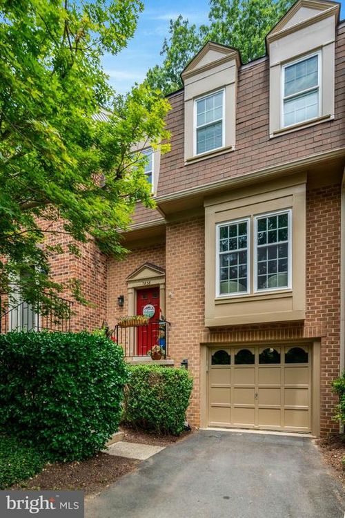 7838 Ashley Glen Rd, ANNANDALE, VA, 22003-1556 | Card Image