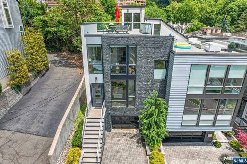 14 Hooks Ln, Edgewater, NJ, 07020-1507 | Card Image