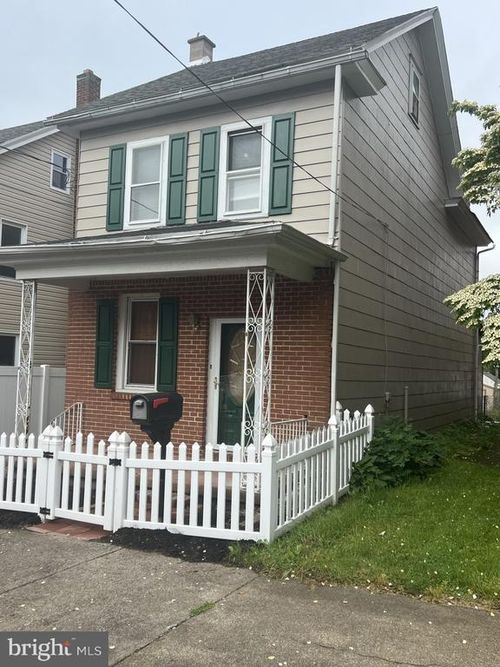 144 East St, WILLIAMSTOWN, PA, 17098-1401 | Card Image