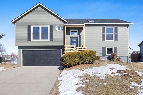 236 E Westhoff Place, Gardner, KS, 66030 | Card Image