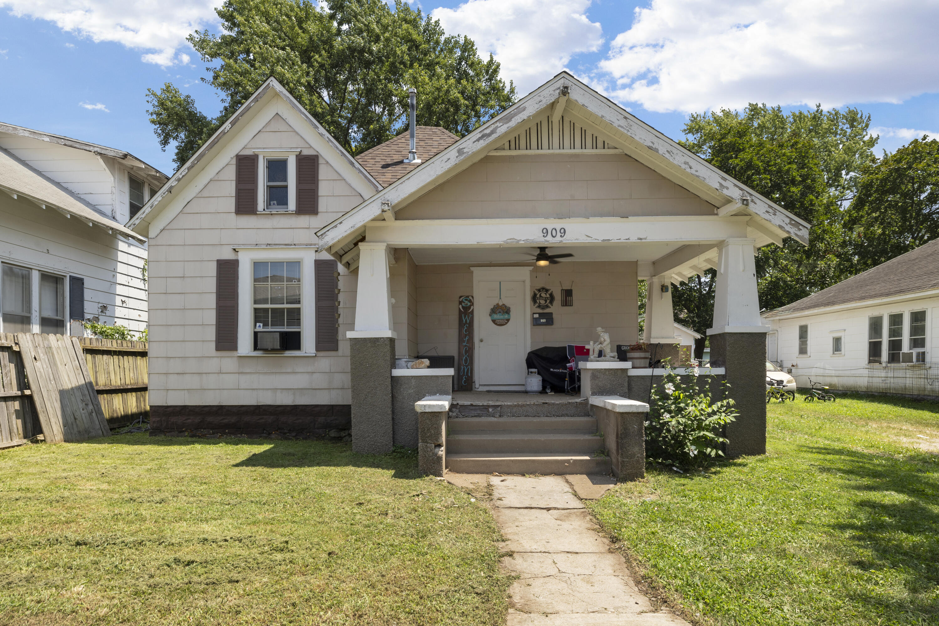 4th St, Monett, MO 65708