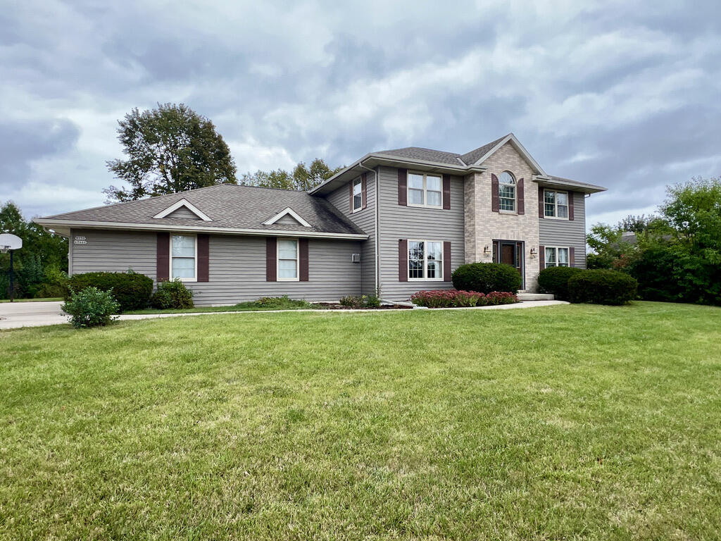 Hidden Meadow Ct, Menomonee Falls, WI 53051