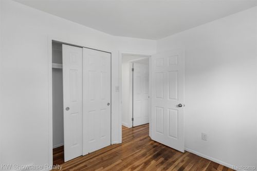 32116 Palmer Rd, Westland, MI, 48186-4759 | Card Image