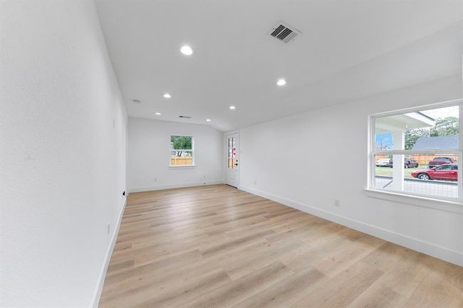 5610 Chapman St, House other with 2 bedrooms, 2 bathrooms and null parking in Houston TX | Image 6