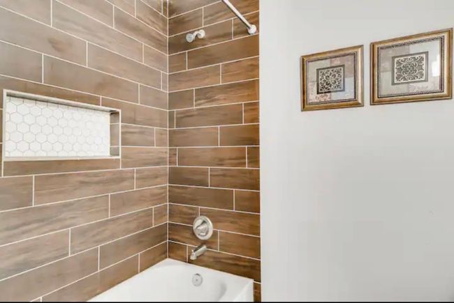 Full bathroom with shower / tub combination | Image 17