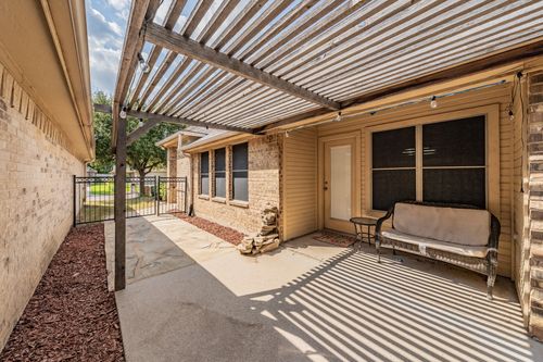813 Claycourt Cir, Fort Worth, TX, 76120-2805 | Card Image
