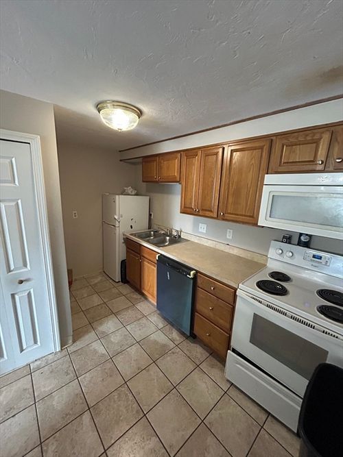 d61-11 Gibbs St, Worcester, MA, 01607 | Card Image