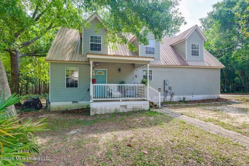 9266 Pine Dr, Pass Christian, MS, 39571-9637 | Card Image