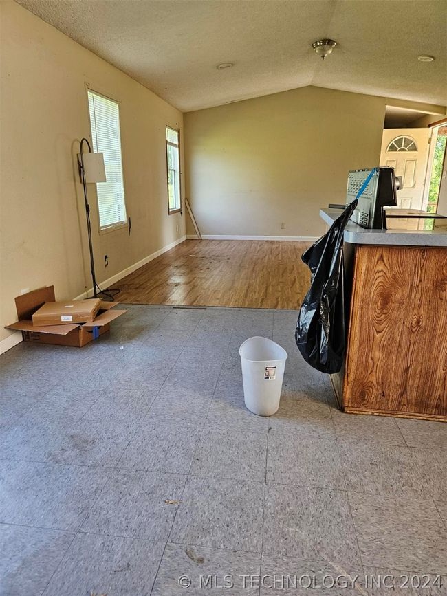 8953 N 490 Rd, House other with 3 bedrooms, 2 bathrooms and null parking in Tahlequah OK | Image 11