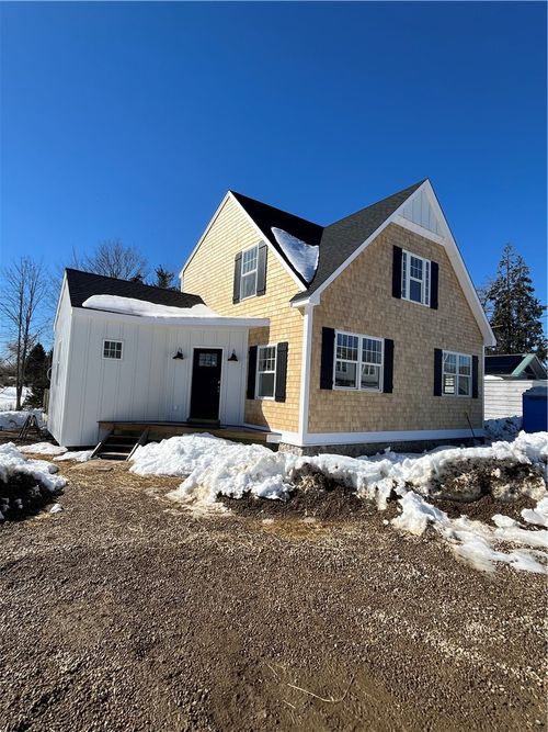 19 Traymore St, Charlestown, RI, 02813-2220 | Card Image