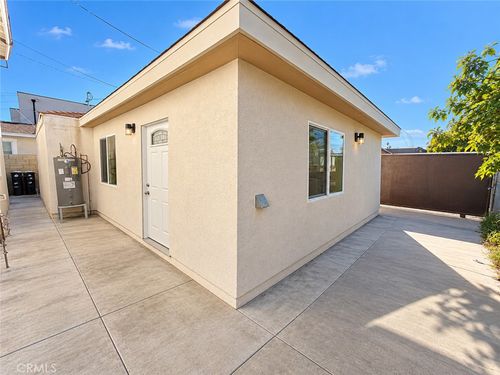 6723 Makee Ave, Los Angeles, CA, 90001-2031 | Card Image