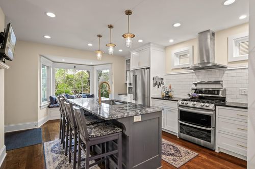 1670 Ashland Ave, Saint Paul, MN, 55104-6157 | Card Image