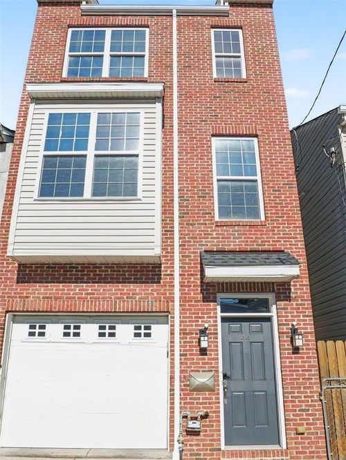 44 Uxor Way, Pittsburgh, PA, 15203-1529 | Card Image